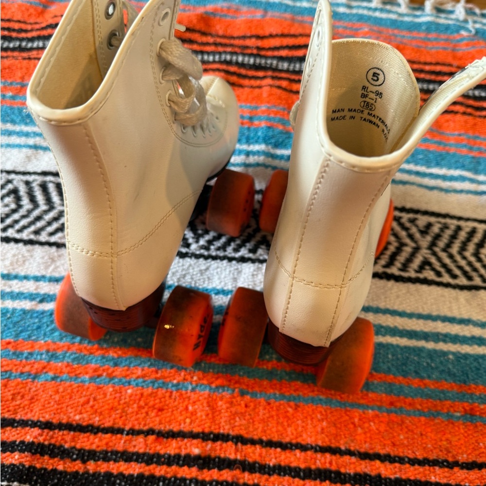 Vintage White Hyde Roller Skates with Orange Wheels - Picture 5 of 8